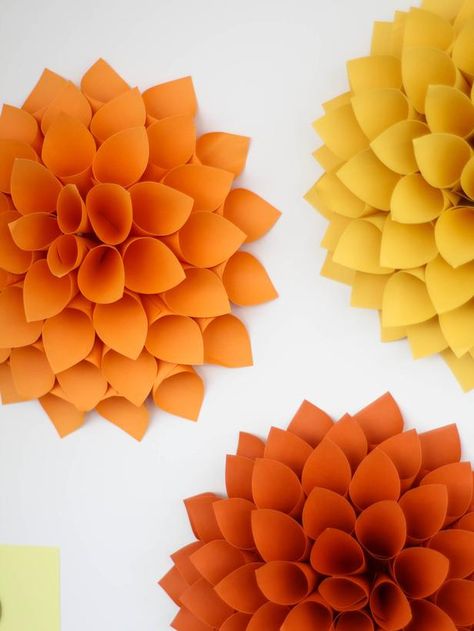 Original_Marianne-Canada-Dorm-Room-Decorating-Dahlias-Beauty-3 Fall Paper Crafts Diy, Fall Paper Crafts, Paper Dahlia, Autumn Paper, Easy Fall Crafts, Fall Door Decorations, Paper Flower Crafts, How To Make Paper Flowers, Giant Paper Flowers