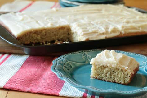 If you love Texas Sheet Cake you'll love this Banana Sheet Cake with Browned Butter Frosting. Easy-to-make, moist, delicious, perfect for pot luck dinners. Banana Sheet Cakes, Banana Bread Bars, Banana Bread Brownies, Banana Bread Cake, Brown Butter Frosting, Banana Brownies, Banana Bars, Texas Sheet Cake, Moist Banana Bread