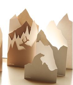 Crafts Room Ideas, Realistic Paper Flowers, Mountain Deer, Free Crafts, Folding Origami, Bear Card, Crafts Room, Folded Paper, Science Museum