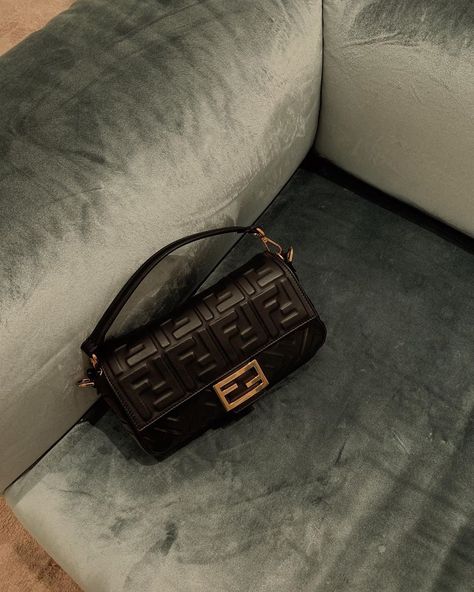 Fendi Baguette Black, Fendi Crossbody Bag, Fendi Baguette Bag, Affordable Purses, Purse Style, Lux Life, Super Rich Kids, Super Rich, Fendi Baguette