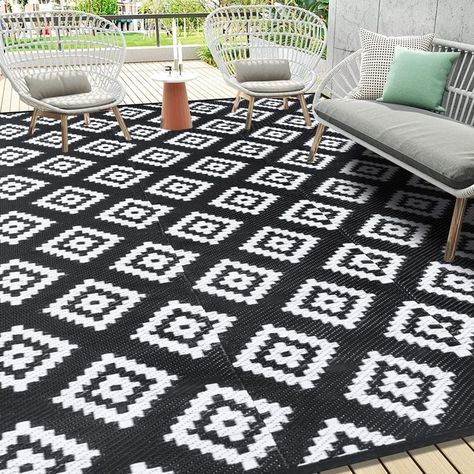 This 9'x12' reversible outdoor mat has an elegant and classic design. Made of high quality plastic straws, it's waterproof, durable and easy to clean. With a foldable and portable design, it's perfect for camping, beach trips and RV trips. Versatile and wide use for outdoor and indoor settings. Camper Rug, Rv Porch, Outdoor Camping Rugs, Deck Rug, Rv Patio, Beach Balcony, Artificial Grass Rug, Straw Rug, Camping Rug