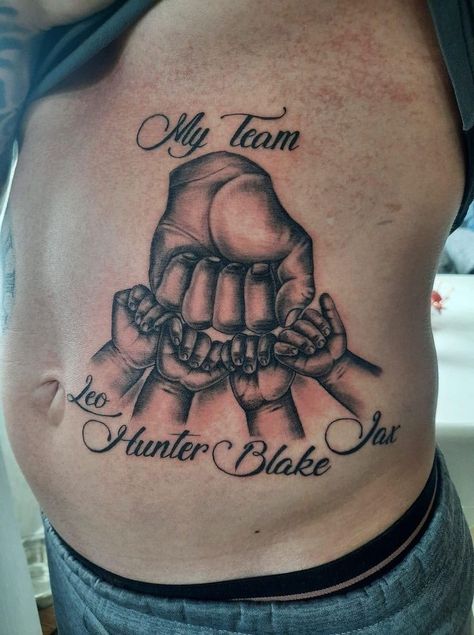 Baby Hand Tattoo, Family Name Tattoos, Family Tattoos For Men, Cute Thigh Tattoos, Baby Tattoo Designs, Father Tattoos, Family Tattoo Designs, Cute Hand Tattoos, Mom Tattoo Designs