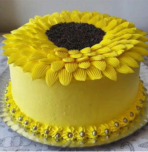 Chocolate Torte Cake, Beautiful Cake Designs, Simple Cake Designs, Creative Cake Decorating, Cake Decorating Frosting, Cake Decorating Videos, Moist Chocolate Cake, Cake Decorating Designs, Pretty Birthday Cakes