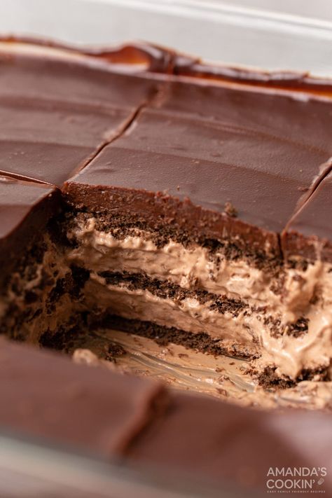 Chocolate Icebox Cake, Chocolate Eclair Dessert, Graham Cracker Dessert, Cream Cheese Whipped Cream, Refrigerator Cake, Chocolate Pudding Desserts, Homemade Chocolate Pudding, Icebox Cake Recipes, Cheesecake Bar Recipes