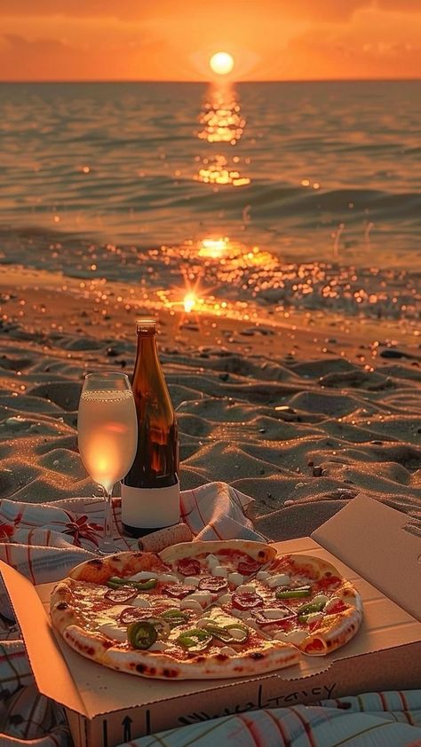 Wine At The Beach, Beach Picnic Date, Wine On The Beach, Picnic Date Ideas, Date Inspiration, Pizza And Wine, Picnic Planning, Night Picnic, Dream Dates