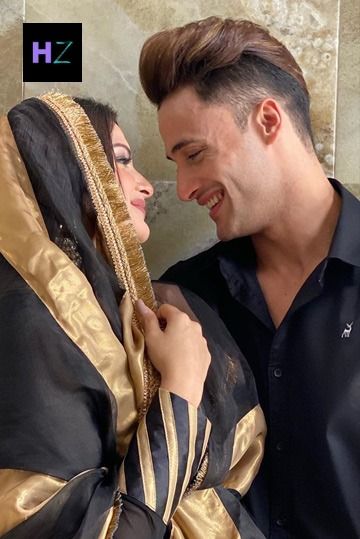 Asim Riaz And Himanshi Khurana, Himanshi Khurana, Asim Riaz, Pakistani Bridal Makeup, Adorable Pictures, Teen Celebrities, Hand Pic, Romantic Couples Photography, Muslim Couple Photography