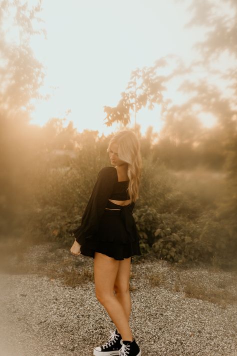 Black Dress Senior Photos, Black Dress Senior Pictures, Black Dress Red Heels, Pic Pose Ideas, Senior Pic Inspo, Senior Pic Ideas, Grad Outfits, Senior Photo Outfits, Senior Picture Outfits