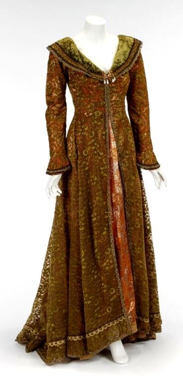 This would be a beautiful winter coat for fest! Medieval Outfits, Robert Goulet, Otherworldly Beauty, Medieval Clothes, Medieval Style, Fantasy Dresses, Medieval Costume, Period Outfit, Medieval Clothing