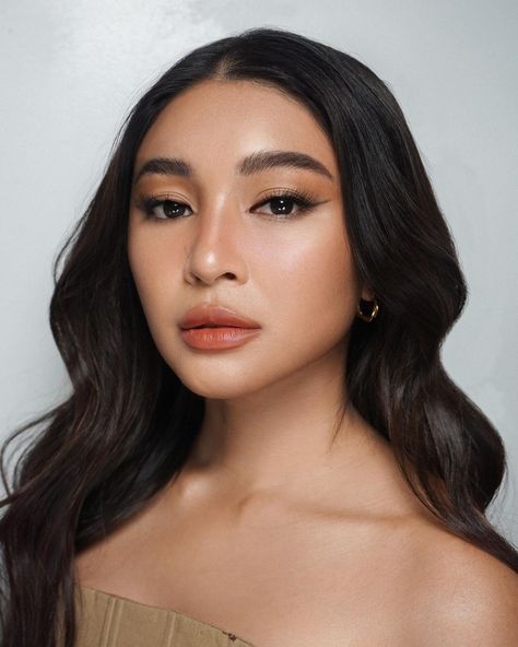 Make Up For Graduation Pictorial Morena, Graduation Makeup Ideas Morena, Morena Makeup Filipina Graduation, Graduation Makeup For Morena, Graduation Make Up Look For Filipina, Moving Up Pictorial, Make Up For Graduation Pictorial, Morena Makeup Filipina, Nadine Lustre Makeup