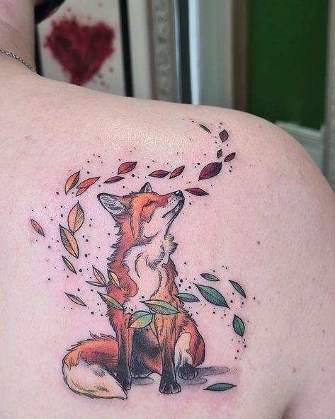 𝑮𝒊𝒍𝒍𝒊𝒂𝒏 𝑻𝒖𝒓𝒏𝒆𝒓 🏳️‍🌈🏴󠁧󠁢󠁳󠁣󠁴󠁿 on Instagram: “Who doesn't love a wee fox! I'll never get tired of fox tattoos, I swear! Thanks H. 𝕾𝖕𝖔𝖓𝖘𝖔𝖗𝖊𝖉 𝖇𝖞 @elgatonegrotatt…” Fox And Moon Tattoo, Cyberciligism Tattoo, Small Fox Tattoo, Red Fox Tattoos, Tattoos Gothic, Watercolor Fox Tattoos, Fox Glove, Amazing 3d Tattoos, Whimsical Tattoos