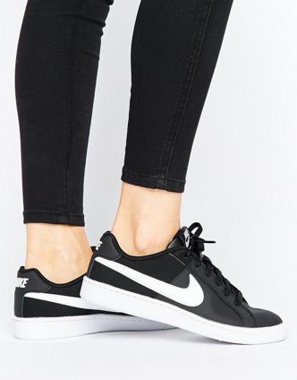 Outfits Con Tenis Nike, Cool Trainers, Nike Court Royale, Comfy Casual Outfits, Style Fitness, Basket Noir, Tenis Nike, Black And White Shoes, Shoe Tags