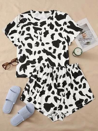 Search cow print | SHEIN USA Cow Stuff, Oufits Casual, Cute Pajama Sets, Plus Size Pajamas, Cow Decor, Live In Style, Linen Fashion, Cute Pajamas, Curve Dresses