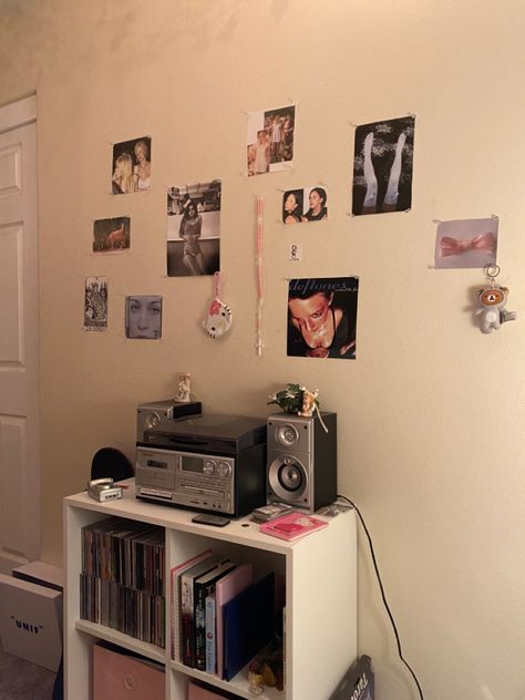 Cd Player Set Up, Cd Setup, Cd Shelf Aesthetic, Music Dorm Room Aesthetic, Bedroom Aesthetic Musician, Shelf Decor Bedroom Y2k, Cd Shelves, Cd Storage, Old Cd