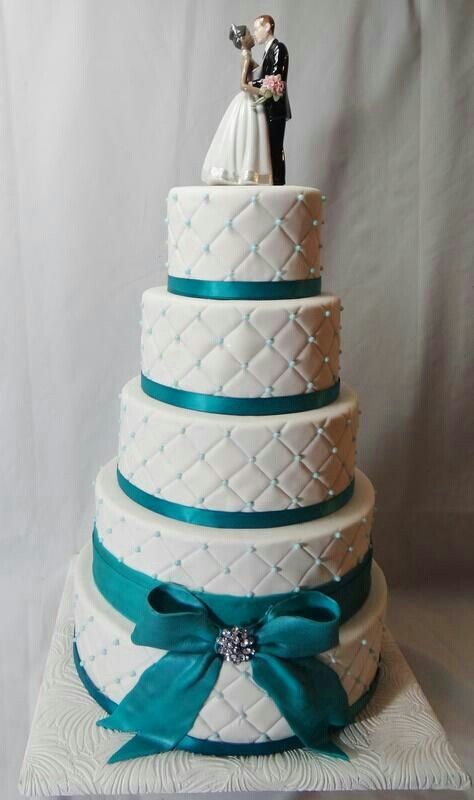 Cute! Turquoise Wedding Cake, Teal Wedding Cake, Wedding Teal, Peacock Wedding Cake, Wedding Cake Images, Wedding Cakes Blue, Amazing Wedding Cakes, Blue Cakes