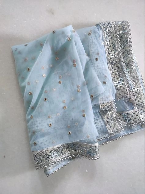 Dupatta Border Designs Ideas, Silver Dupatta, White Indian Outfit, Red Indian Wedding, Linen Dupatta, Gota Embroidery, Indian Dupatta, Dupatta Designs, Mirror Border