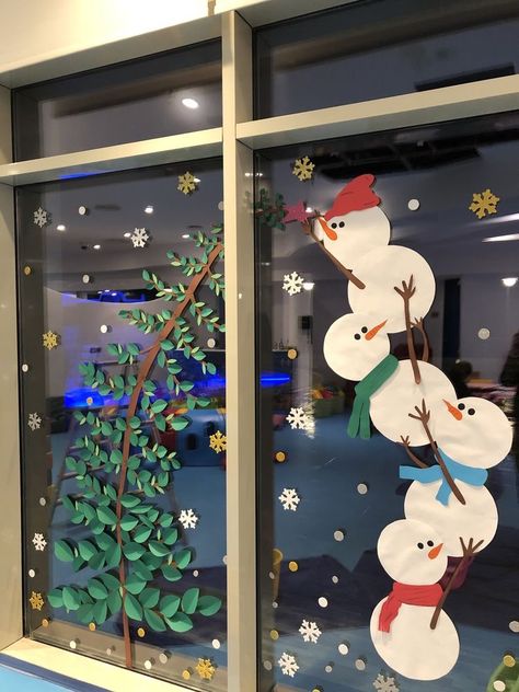 Jul Diy, Classroom Christmas Decorations, Christmas Window Painting, Door Decorating Contest, Christmas School, Office Christmas Decorations, Preschool Christmas, Christmas Classroom, Office Christmas