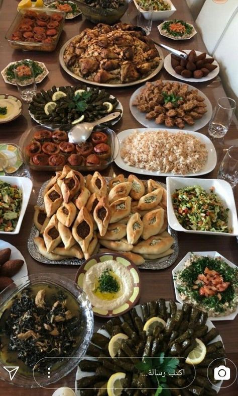 Lebanese Buffet Ideas, Lebanese Dinner Table, Arabic Dinner Table, Lebanese Food Table, Arab Breakfast Ideas, Ramadan Food Iftar Table, Sink Design Kitchen, Iftar Buffet, Kitchen Sink Organizers