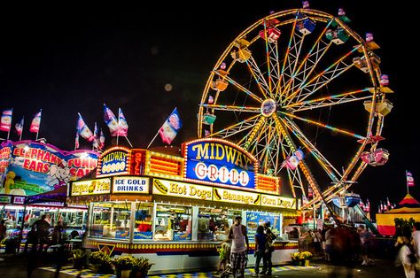 8 Festivals In The Twin Cities That Food Lovers Should NOT Miss Minnesota State Fair Food, Wisconsin State Fair, Night Fireworks, State Fair Food, Southern Mom, Minnesota State Fair, Painting Competition, Fair Food, Wisconsin State