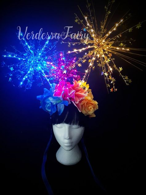 Nye Celebration, Floral Fascinators, New Year's Party, Wear Store, Head Wear, Tropical Party, Hair Shows, Fancy Hairstyles, New Years Party