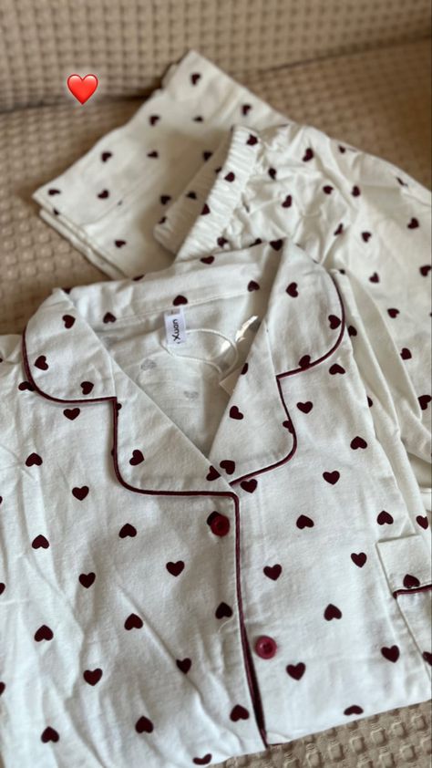 Heart Pjs, Modest Winter Outfits, Her Drawing, Pajamas Aesthetic, School Homework, Disney World Outfits, Cute Pjs, Jeans Outfit Women, Cute Pajama Sets