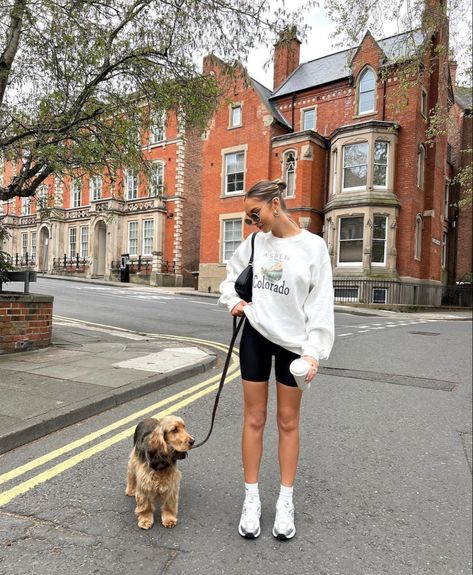 Baggy Sweatshirt Outfit, Shorts And Sweatshirt Outfit, Alexx Coll, Everyday Chic Outfits, Cute White Tops, Gymwear Outfits, Sporty Pants, Snap Ideas, Biker Shorts Outfit