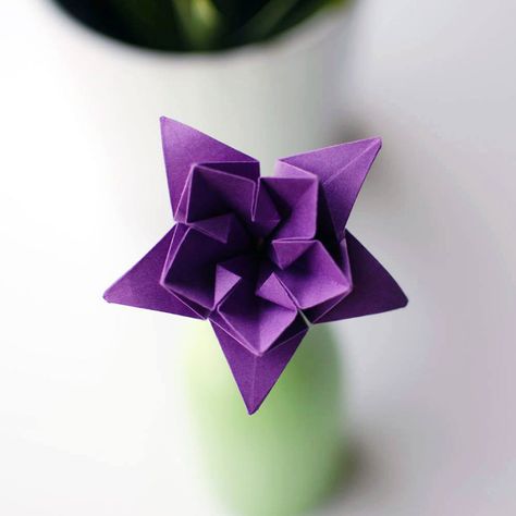 Decora tu boda con origami Origami Flowers Diy, Origami Flowers Tutorial, Origami Star Box, Origami And Quilling, Origami Models, Origami Dragon, Origami For Beginners, Origami Fish, Origami And Kirigami