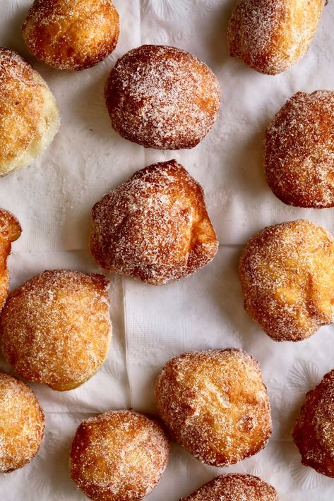 Zeppole Recipe (Easy Italian Donuts) - CucinaByElena Italian Donuts Recipe, Italian Ricotta Donuts Recipe, Bombolini Donut Recipe, Air Fryer Zeppole, Sourdough Zeppole, Pizza Dough Zeppoles, Bomboloni Recipe, Zeppole Recipe, Italian Donuts