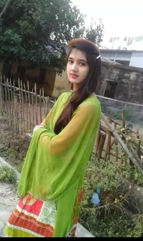 Whatsapp Mobile Number, Girl Kid, Village Girl, Indian Beauty Saree, India Beauty, Desi Beauty, Stylish Girl, Hair Growth, Beauty Women