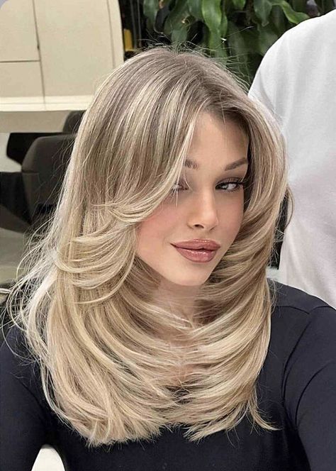 Hairstyles For Layered Hair, Blonde Hair Inspiration, Hair Color Highlights, Haircuts For Long Hair, Hair Inspo Color, Hair Color Trends, Medium Length Hair Cuts, Layered Haircuts, Hairstyles Haircuts