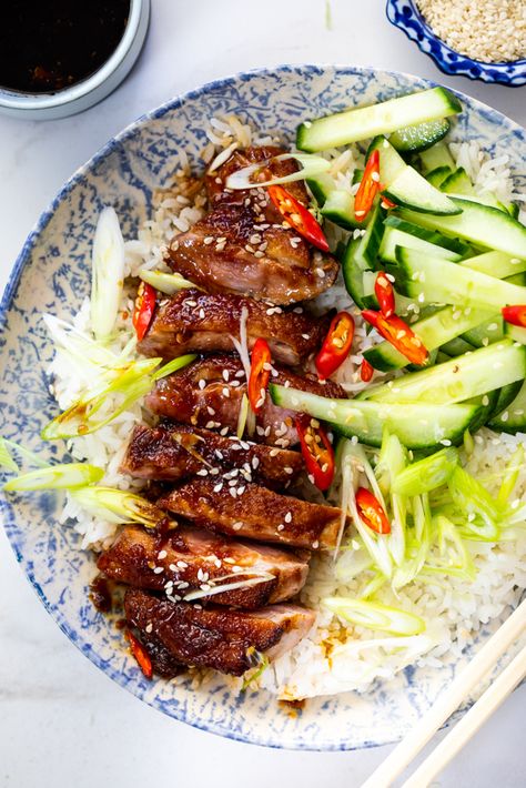 Duck Breast Recipes, Sukiyaki Recipe, Roasted Duck Recipes, Duck Breast Recipe, Soy Glaze, Seared Duck, Recipes Asian, Food Bars, Duck Breast