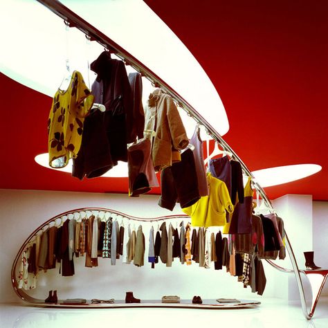 Appartement New York, Red Ceiling, Retro Interior Design, Store Interiors, Retro Interior, Retail Store Design, Retail Design Blog, Retail Interior, Store Interior