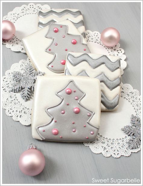 Chevron & Christmas Tree Cookies Decorated Christmas Cookies, Diy Christmas Cookies, Christmas Cocktail, Tree Cookies, Modern Christmas Tree, Christmas Chevron, Christmas Tree Cookies, Cake Blog, Christmas Tablescape