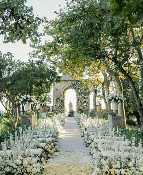 Wedding Ideas European, Tuscan Wedding Aisle, Villa Cimbrone Wedding Ceremony, Wedding Venues Floral, Wedding Inspo Romantic Garden, Fall Wedding Italy, European Villa Wedding, Italian Villa Wedding Ceremony, Mediterranean Wedding Ceremony