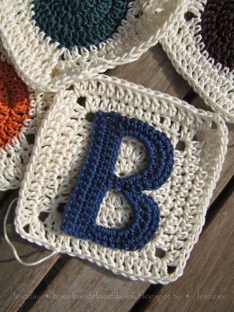 Hygge Crochet, Crochet Letters Pattern, Appliques Au Crochet, Blankets Diy, Crochet Alphabet, Crochet Letters, Applique Letters, The Letter B, Crochet Symbols