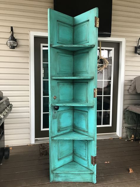 Painted Tree Boutique Booth Ideas, Corner Shelving Ideas, Old Door Projects, Door Diy Projects, Door Projects, Diy Wood Pallet Projects, Barn Wood Crafts, Doors Repurposed, Diy Furniture Renovation