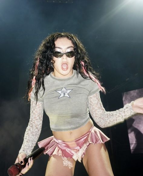 Charli Xcx Tour Outfits, Charli Xcx Sweat Tour, Charli Xcx Concert, Sweat Tour, Sewing Fashion, Brat Style, Rave Fashion, Mens Fashion Rugged, Miniskirt Outfits