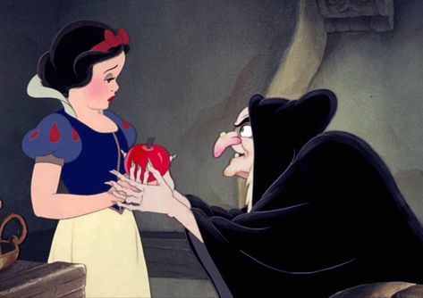 Disney Princess Comics, Humor Disney, Snow White Apple, Disney Punk, Disney Princess Funny, Punk Disney, Snow White Disney, Disney Princess Movies, Princess Movies