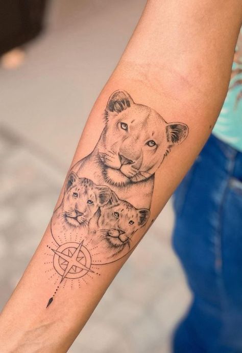 Photos Tattoo, First Tattoo Ideas, Baby Tattoo Designs, Lion Tattoos, Animal Tattoo Ideas, Rose Tattoos For Women, Mom Tattoo Designs, Mommy Tattoos, Lion Tattoo Design