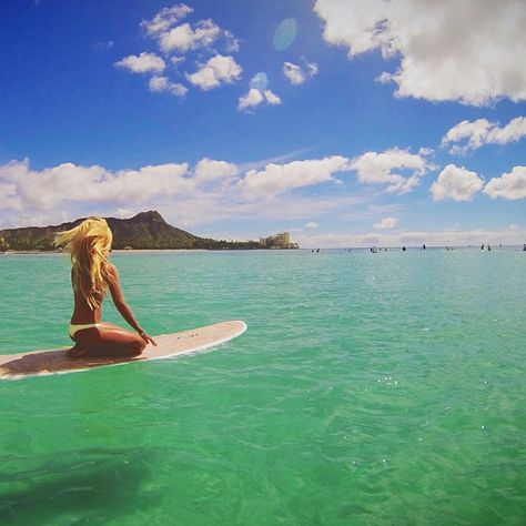 I have a beautiful life Surfer Sitting On Board, Sup Stand Up Paddle, Sup Yoga, Learn To Surf, Photography Beach, Surf Lesson, Surf Life, Surf Board, Salt Life