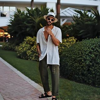 Tulum Outfits Ideas, Tulum Fashion, Mens Resort Wear, Boho Men Style, Cancun Outfits, Tulum Outfits, Party Outfit Men, Beach Party Outfits, Chique Outfit