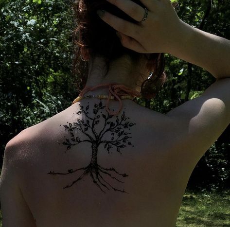 Back Tattoos Nature, Forestcore Tattoo, Tattoos For Women Nature, Mystical Woman Tattoo, Tree Of Life Back Tattoo Women, Tree Back Tattoos, Tree Spine Tattoos For Women, Tree Sternum Tattoo, Earthy Girl Tattoos