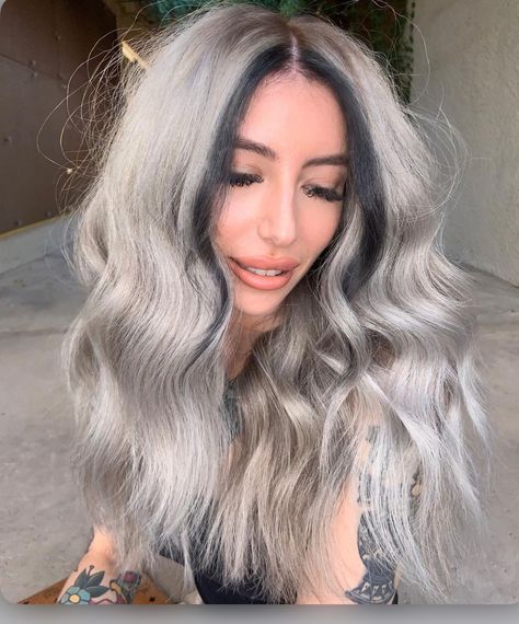 Reverse Money Piece, Money Piece Hair Ideas, Dark Silver Hair, Silver Hair Color Ideas, Purple Brown Hair, Money Piece Hair, Silver Ombre Hair, Platinum Hair Color, Bob Hair Color