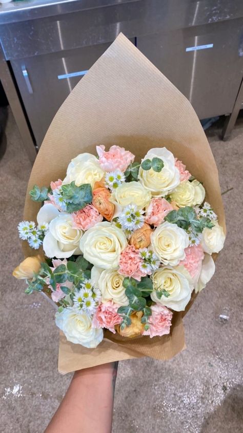 Rose Bouquet Ideas, Rose And Eucalyptus Bouquet, Roses With Eucalyptus, Rose And Eucalyptus, Good Shabbos, Eucalyptus Bouquet, Flowers Real, Instagram Flowers, Bouquet Ideas