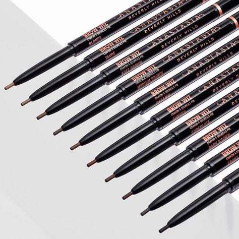 ANASTASIA BEVERLY HILLS Brow Wiz -  An ultra-slim, retractable pencil for precise detailing and creating hair-like strokes. Anastasia Soare, Shade Finder, Anastasia Beverly Hills Brow, Dark Blonde Hair, Glamorous Makeup, Color Techniques, Perfect Brows, Brow Pencil, Luxury Makeup