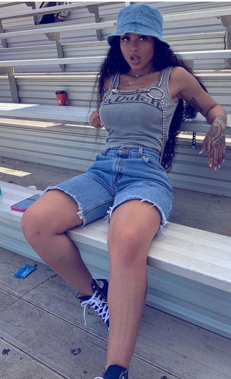 Jorts With Converse High, Short Overalls Outfit Black Women, 90s Outfit Shorts, Overall Shorts Outfit Black Women, Cute Mall Outfit Summer, Long Jean Shorts Outfit Black Women, Short Converse Outfit, Mall Fits Summer, Tom Boy Summer Outfits