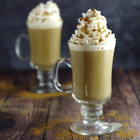 Homemade Cinnamon Dolce Coffee Creamer recipe is a sinful and decadent combination of caramel, cream, and cinnamon, making your coffee amazing! Dolce Coffee, Homemade Coffee Creamer Recipe, Cinnamon Dolce Latte, Vanilla Coffee Creamer, Homemade Coffee Creamer, Coffee Creamer Recipe, Creamer Recipe, Diy Easy Recipes, Cinnamon Dolce