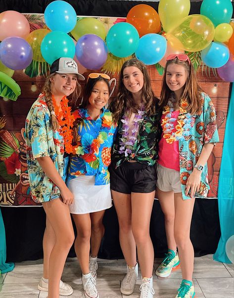 Hawaiian Themes Clothes, Hawian Theme Pool Party, Cute Luau Party Outfit, Aloha Dance Outfits, Hawaiian Hoco Outfit, Tropical Theme Spirit Week, Pool Party Student Section Theme, Hawian Party Outfit, Cute Luau Outfit