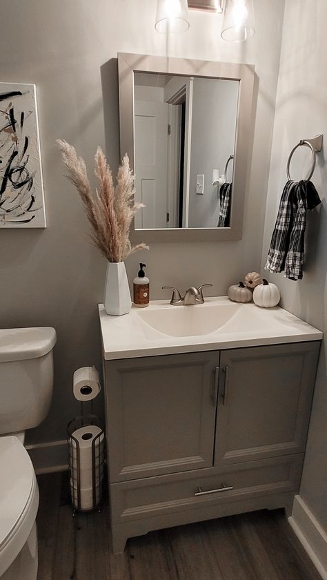 Fall Decor Guest Bathroom, Small Beige Bathroom Ideas Decor, Neutral Fall Bathroom Decor, Modern Fall Bathroom Decor, Orange Half Bathroom Ideas, Bathroom Decor Fall Ideas, Bathroom Decor Neutral Colors, Guest 1/2 Bathroom Ideas, High Ceiling Powder Room