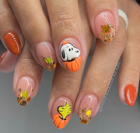 Snoopy Fall Nail Designs, Snoopy Nail Art Designs, Snoopy Fall Nail Art, Autumn Theme Nails, Cute Cartoon Nail Art, Halloween Snoopy Nails, Charlie Brown Nails Thanksgiving, Great Pumpkin Charlie Brown Nails, Snoopy Nails Halloween