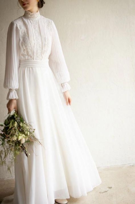 Vintage Weddingdress, Gaun Koktail, Baju Kahwin, Muslimah Wedding Dress, Muslimah Wedding, Muslim Wedding Dresses, Robes Vintage, Muslim Fashion Dress, Antique Dress